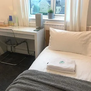 Fairy Dell Guesthouse, With Cozy Lockable Rooms, Tv, Tea Tray With Choccies, Free Wifi And Parking, 24hr Check In, Coa, Are Welcome Homestay Bradford (West Yorkshire)